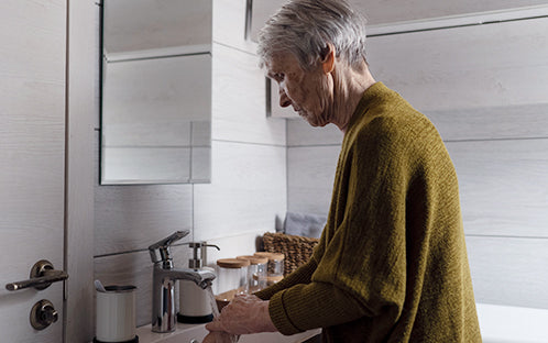 Bath chair lift versus shower chair for elderly – Which one is right for you?